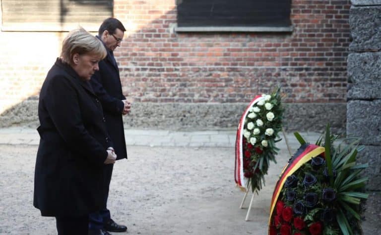 Angela Merkel odwiedziła obóz Auschwitz-Birkenau i przyznała, że za popełnione tam zbrodnie odpowiadają Niemcy