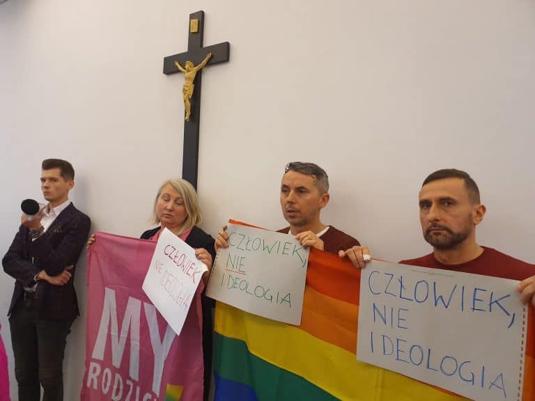 Tęczowi bojówkarze wtargnęli na konferencję dot. gender i LGBT