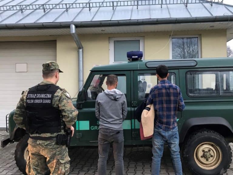 Nielegalni migranci wpław sforsowali Bug, ale wpadli w ręce Straży Granicznej