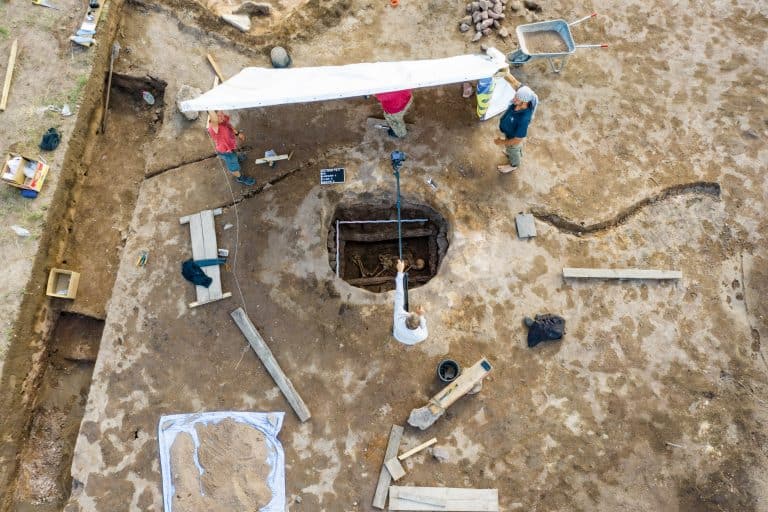 Szkielet i złoto w kurhanie sprzed ponad 2,5 tys. lat na Syberii odkryli archeolodzy z Krakowa