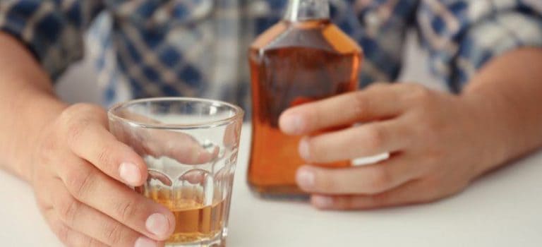 Pijany ojciec pobił swoich dwóch małych synów
