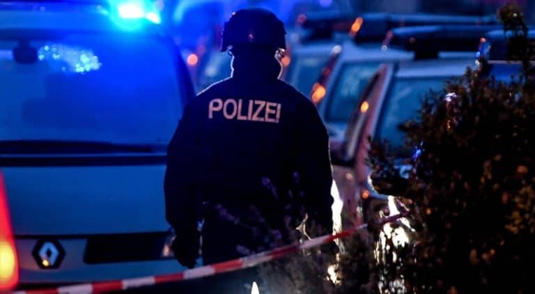 Niemcy: Emeryt zaprotestował przeciwko islamizacji kraju. Teraz ma na karku służby…