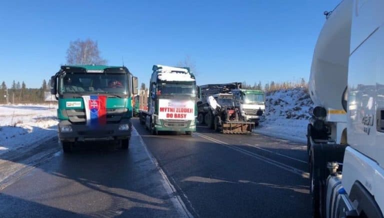 Słowaccy związkowcy wznowili protest na drodze koło dawnego przejścia granicznego w Chyżnem