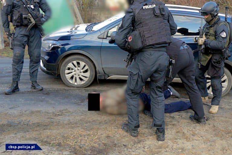 Zmasowana akcja CBŚP w rynek nielegalnego handlu bronią