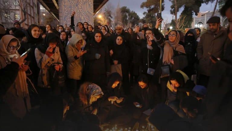 Po opublikowaniu informacji o omyłkowym zestrzeleniu ukraińskiego samolotu przez Iran w Teheranie wybuchły antyrządowe protesty