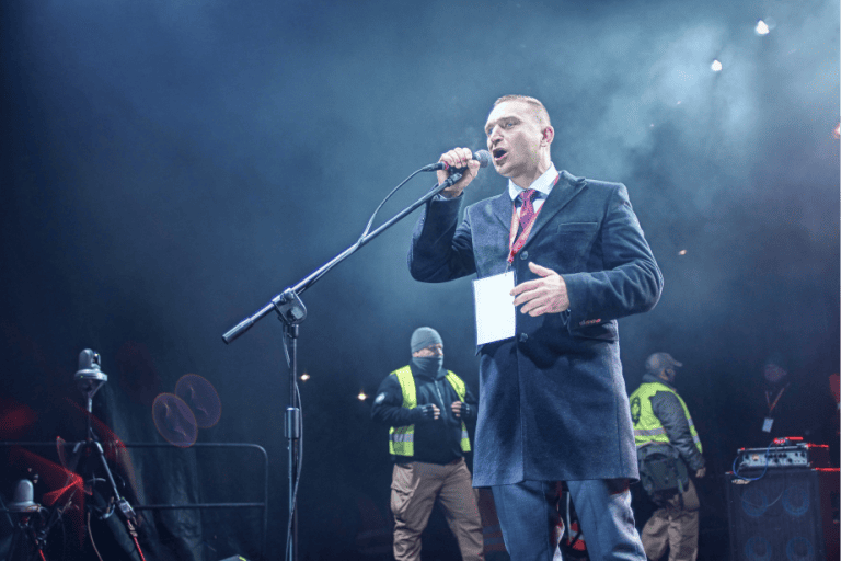 Robert Bąkiewicz pozostanie prezesem Stowarzyszenia „Marsz Niepodległości”