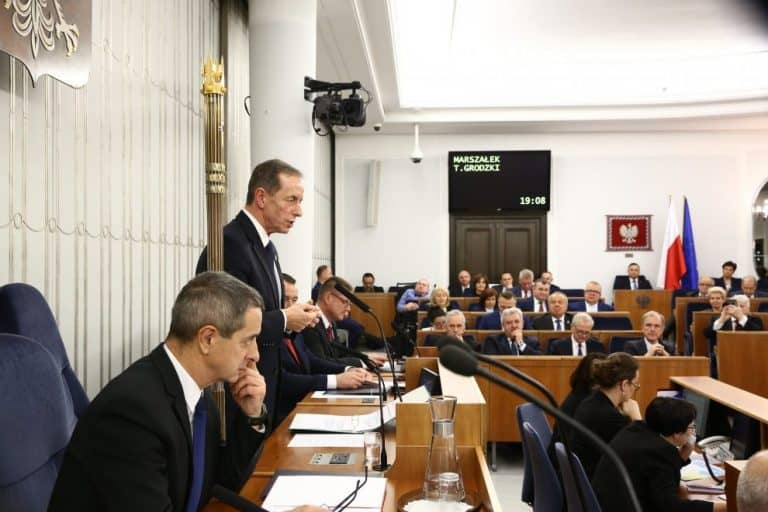 Koronawirus w Senacie, trzeci senator z pozytywnym wynikiem testu