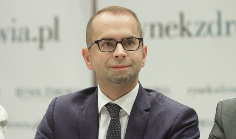 Michał Szczerba oskarżą rząd o zatajanie występowania przypadków zachorowań na koronawirusa w Polsce