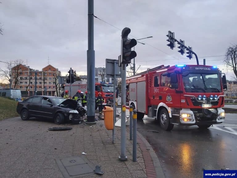 Pijany 19-letni kierowca, który szalał po ulicach Elbląga, miał więcej szczęścia niż rozumu