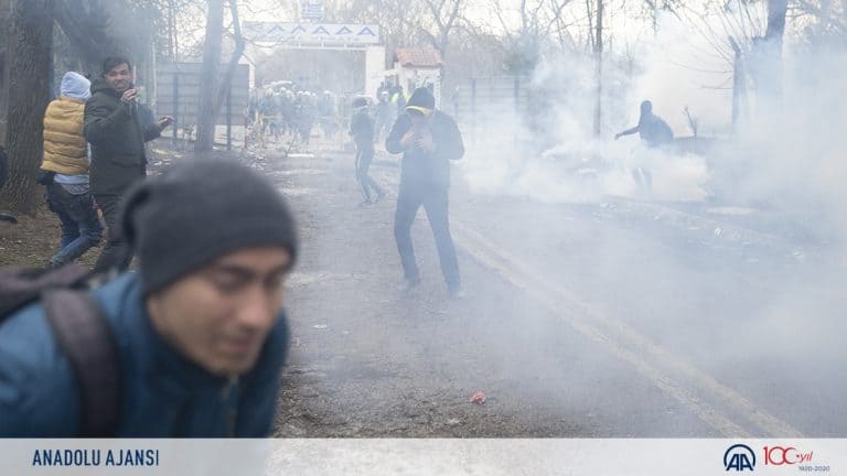 Turcja ściągnęła siły specjalne, aby uniemożliwić Grecji wypchnięcie migrantów z powrotem do Turcji