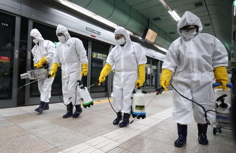 Niemiecki minister zdrowia stwierdził, że epidemia koronawirusa zamieniła się w „globalną pandemię”
