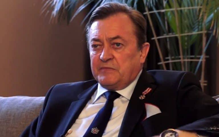 Pięciu kandydatów na prezydenta z „poparciem” zmarłych