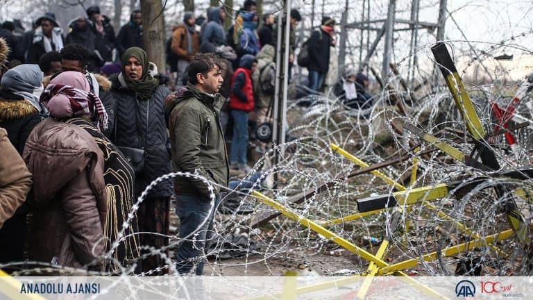 Prawie 80 tys. migrantów próbuje sforsować granice turecko-grecką i turecko-bułgarską