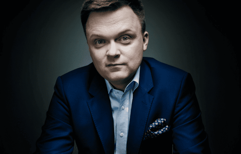 „Katolik” Szymon Hołownia chce karać kościoły za niedostosowanie się do obostrzeń