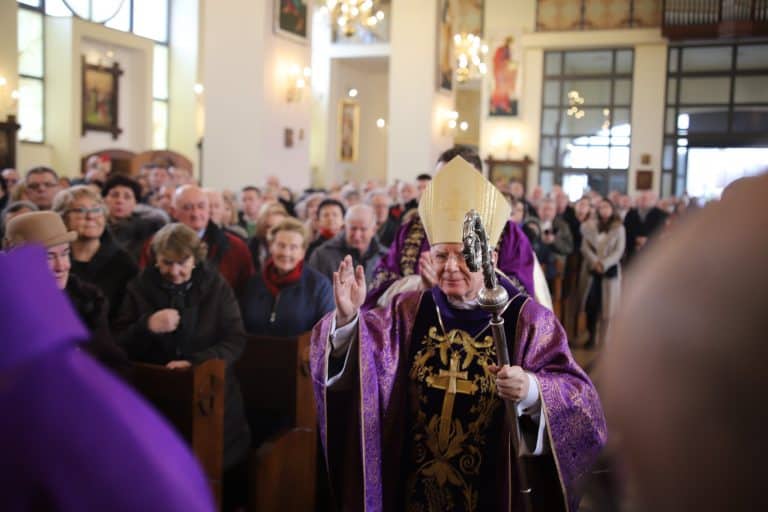 Agresywni bojówkarze zakłócili mszę św. za Żołnierzy Wyklętych