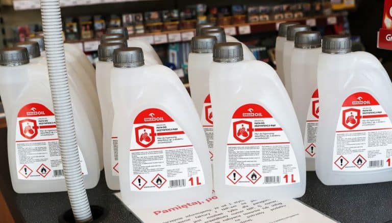 Zagraniczne hipermarkety wykupują płyn do dezynfekcji Orlenu i sprzedają go po zawyżonych cenach