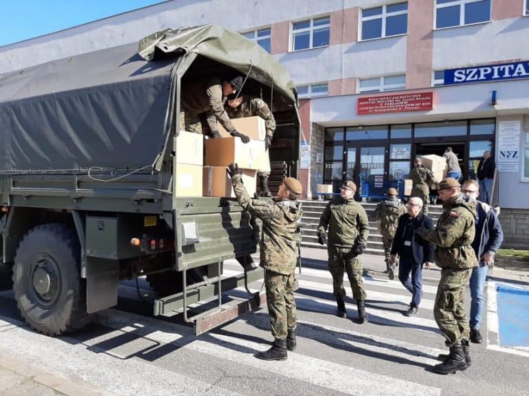 Polacy walczą z koronawirusem, wykazując wysoką świadomość powagi sytuacji