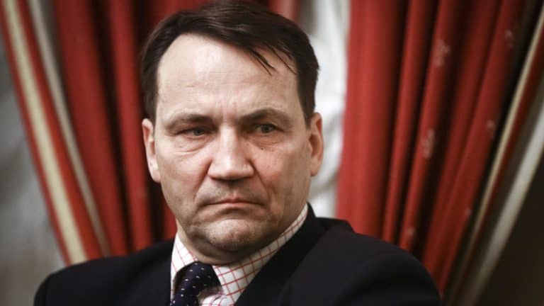 Radosław Sikorski kpi z wystawienia Całunu Turyńskiego