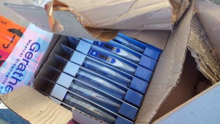 Na czeskiej granicy zatrzymano dwa pojazdy przewożące opakowania żelu antybakteryjnego i termometry