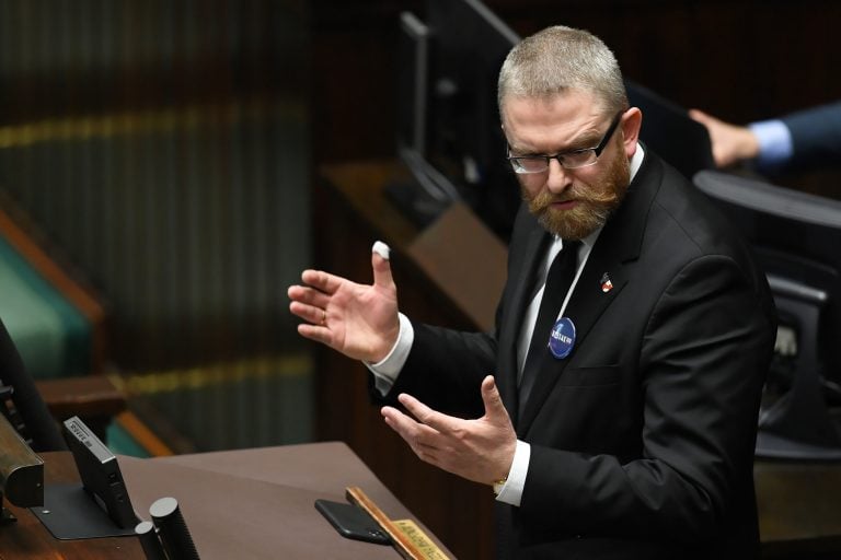 Marszałek Witek obniżyła uposażenie poselskie Grzegorza Brauna