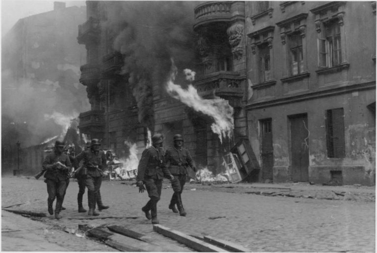 Jürgen Stroop o pomocy Polaków dla walczących w warszawskim getcie Żydów