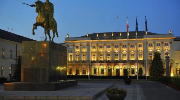 Najnowszy sondaż prezydencki: Zyskują Hołownia i Bosak