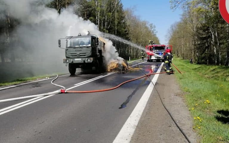 Od niedopałka papierosa zapalił się pojazd WOT