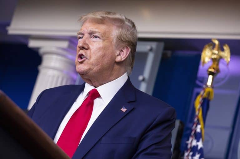 Donald Trump powiedział, że ma nadzieję, że liczba ofiar koronawirusa nie przekroczy 100 tys.