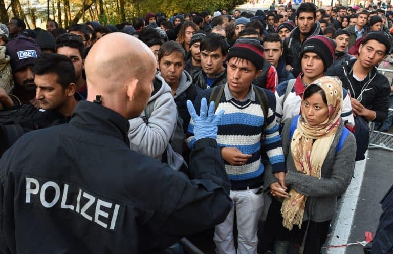 Niemiecka AfD domaga się kontroli daty urodzeń przybywających do kraju imigrantów