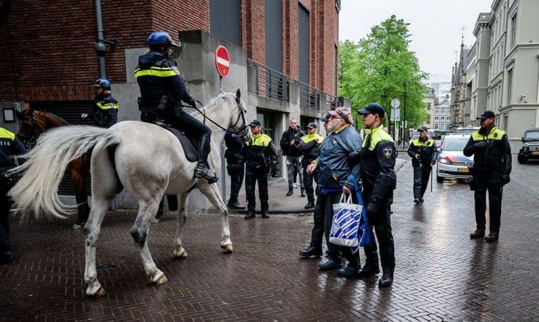 W Hadze policja rozpędziła tłum protestujących przeciwko wprowadzeniu kwarantanny