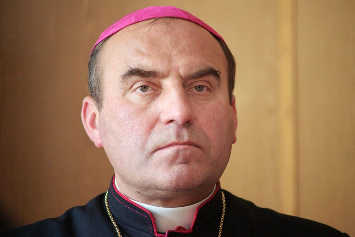 Biskup Antoni Dziemianko w ciężkim stanie, został zarażony koronawirusem