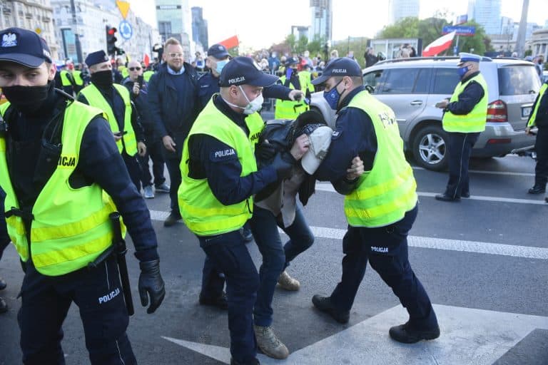 Starcia z policją pod kancelarią premiera. Zatrzymano wszystkich protestujących