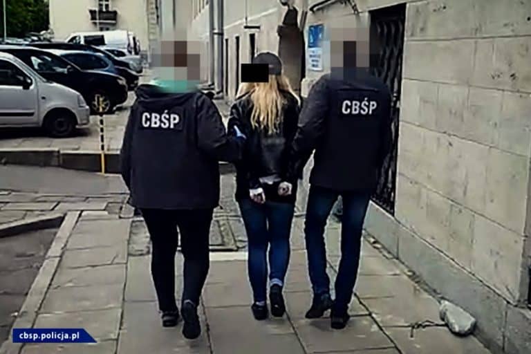 Fałszywe funty wymieniano w kantorach na prawdziwe banknoty – gang rozbity