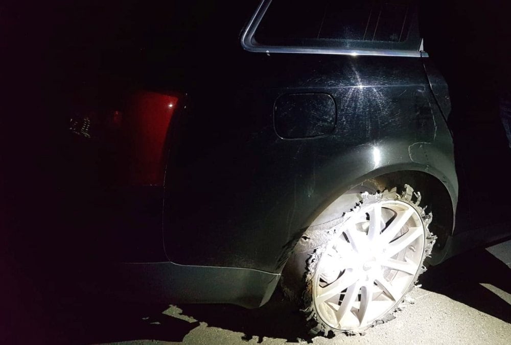 Pijany kierowca uciekał samochodem bez opon, do tego miał być na kwarantannie