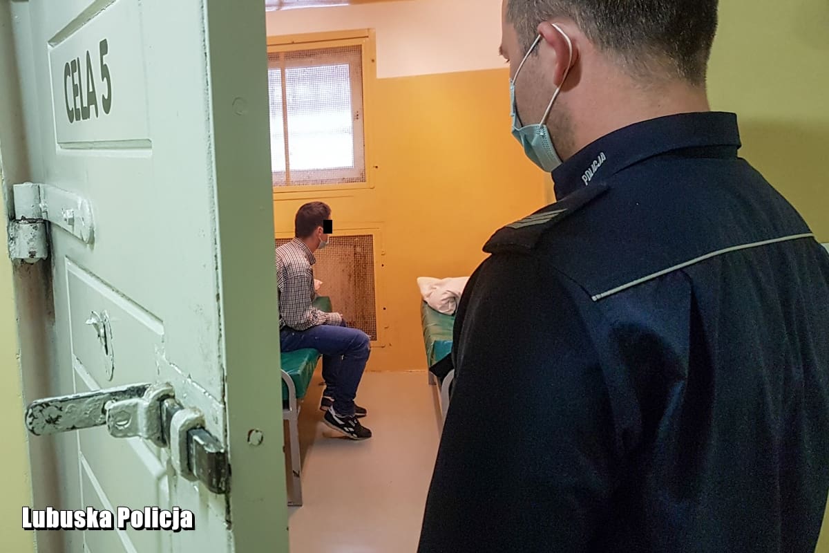 Próbował oszukać starszą kobietę metodą „na córkę”, został złapany na gorącym uczynku
