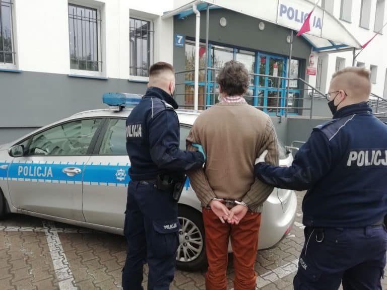 36-latek, podejrzany o udział w oszustwach metodą „na policjanta”, w rękach policji