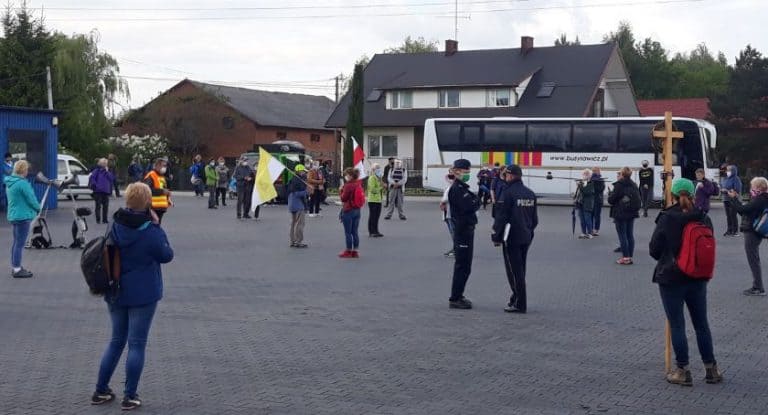 Pielgrzymowali na Jasną Górę, zostali zatrzymani przez policję