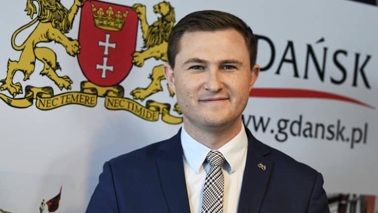 Wiceprezydent Gdańska uważa, że… flaga Polski to flaga UE
