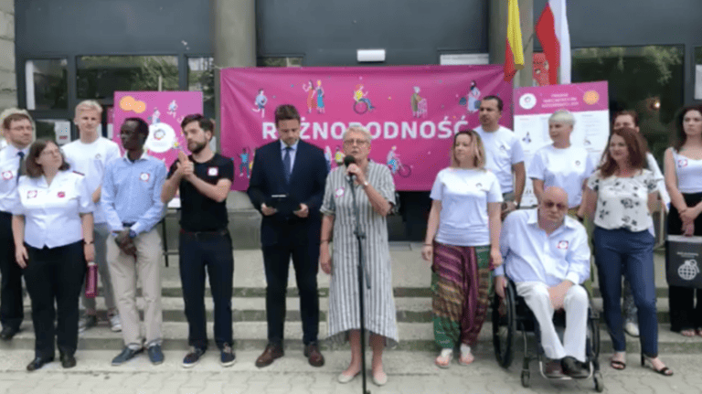 Hojnie dotowane przez Trzaskowskiego Stowarzyszenie PRO HUMANUM o „kampanii oszczerstw i nienawiści”