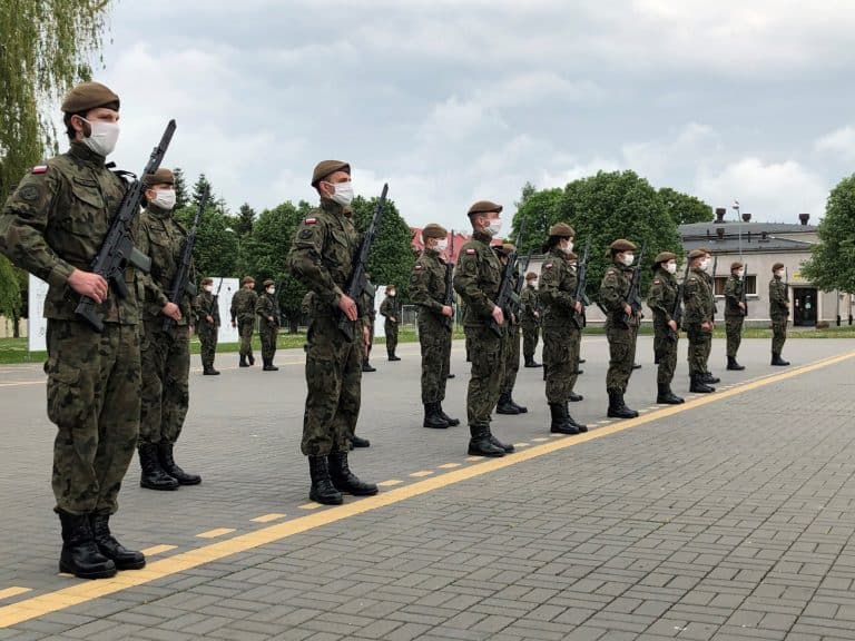 Blisko 130 ochotników z 10 Świętokrzyskiej Brygady Obrony Terytorialnej złożyło przysięgę