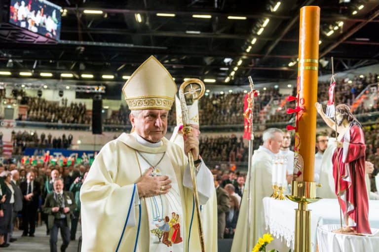 Biskup Janiak nie kieruje już diecezją kaliską
