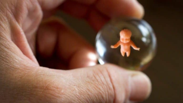 ONZ angażuje się w propagowanie aborcji