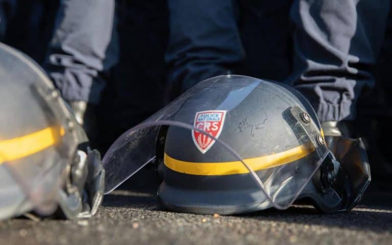 We Francji policjant nie stanął w obronie bitego policjanta, by nie zostać oskarżonym o rasizm