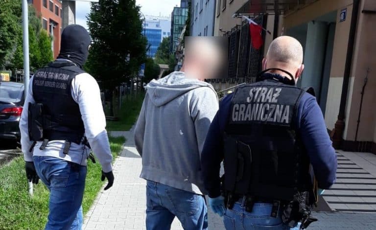 Zatrzymano członka grupy przestępczej przerzucającej migrantów