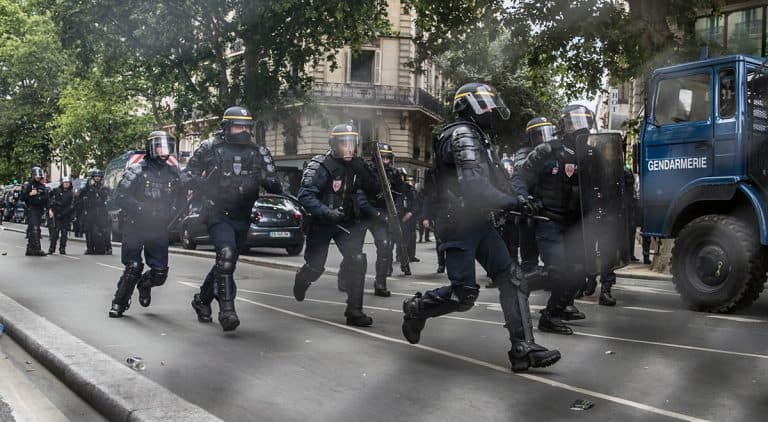 Francuska policja odzyskała kontrolę nad Dijon, gdzie przez kilka dni toczyły się walki między Czeczenami i Arabami