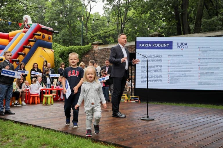 Andrzej Duda : Nie ma zgody na adopcję dzieci przez pary homoseksualne. To jest obca ideologia