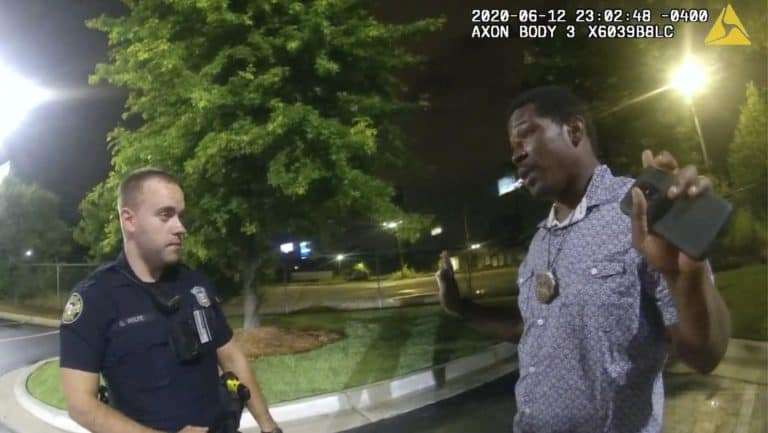 W USA kolejny policjant został oskarżony o zabicie murzyna podczas służby