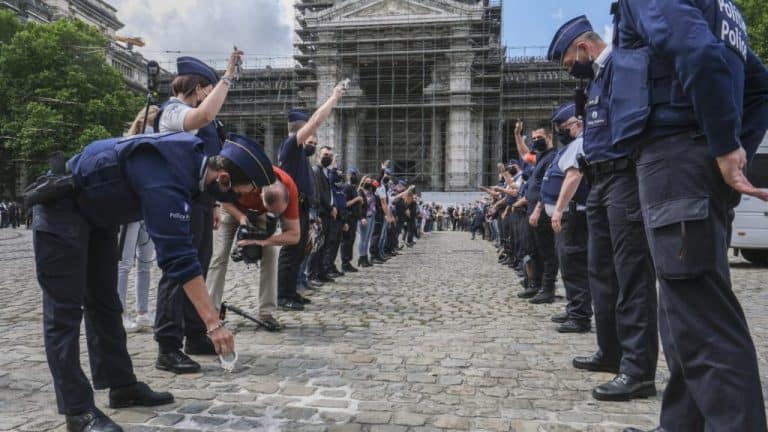 Belgijscy policjanci protestują przeciwko oskarżaniu ich o rasizm
