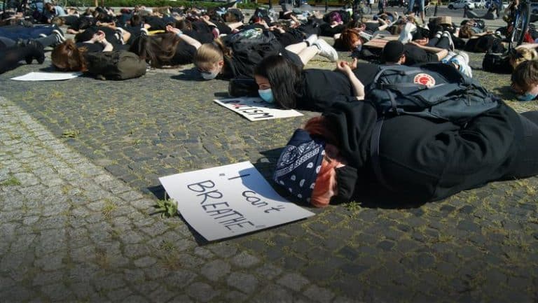 W Poznaniu paręset osób wzięło udział w marszu pamięci George’a Floyda…