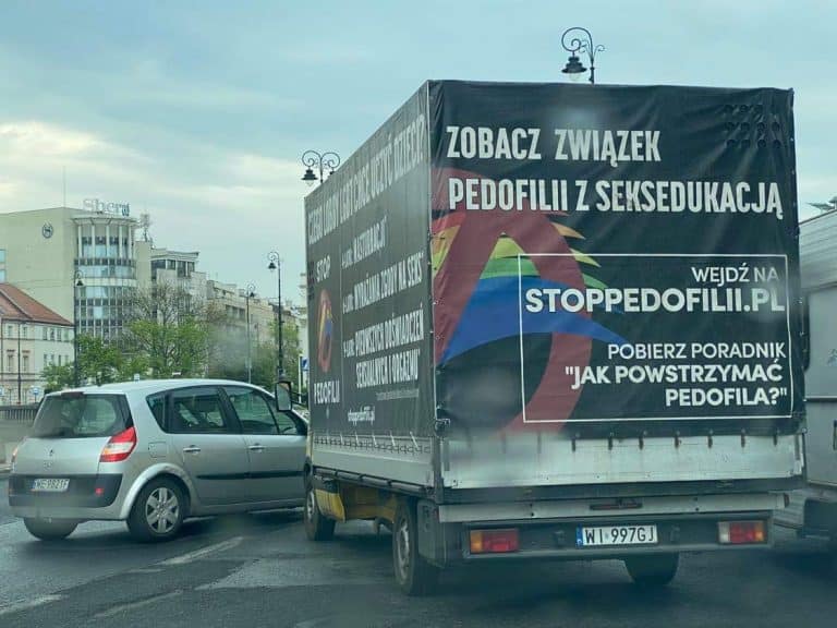 Lewacka przemoc dotarła już do Warszawy. Lewaccy bojówkarze zaatakowali furgonetkę akcji „Stop pedofilii”